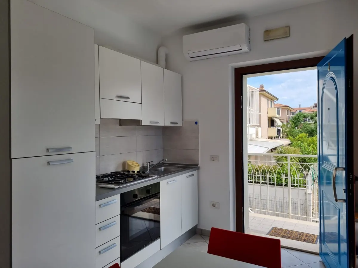 Appartamento al Mare, Nuovo e Arredato 55 Mq: Sala/Cucina,1Camera Doppia, disimpegno 1Cameretta, Bagno Finestrato. Con Posto Auto sulla Corte recintata pavimentata. · foto 11