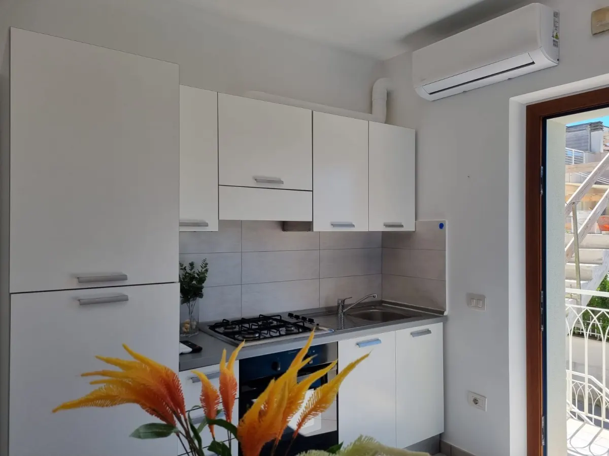 Appartamento al Mare, Nuovo e Arredato 55 Mq: Sala/Cucina,1Camera Doppia, disimpegno 1Cameretta, Bagno Finestrato. Con Posto Auto sulla Corte recintata pavimentata. · foto 8