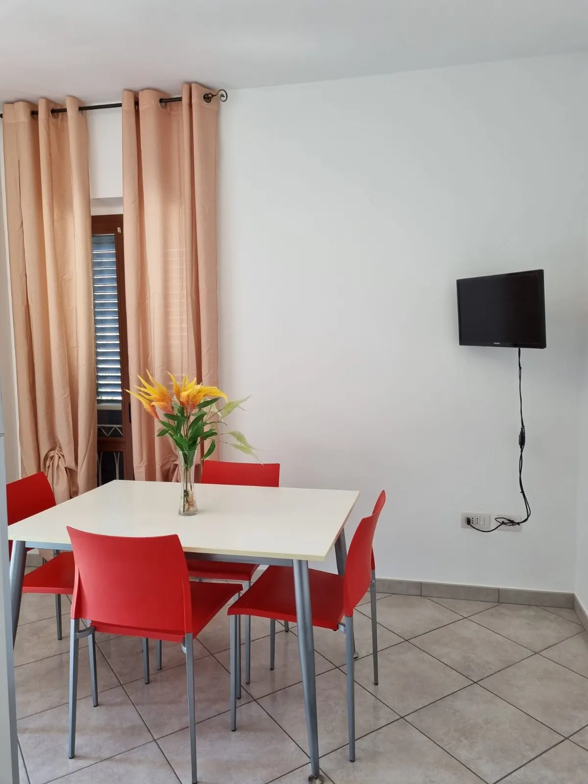 Appartamento al Mare, Nuovo e Arredato 55 Mq: Sala/Cucina,1Camera Doppia, disimpegno 1Cameretta, Bagno Finestrato. Con Posto Auto sulla Corte recintata pavimentata. · foto 10