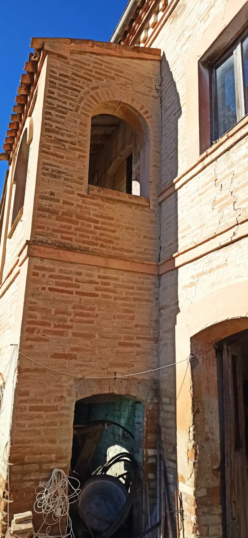 Casale marchigiano su 2 livelli con annesso e corte esclusiva piantumata · foto 5