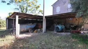 Casale marchigiano su 2 livelli piu' soffitta, porticato e ampio annesso, con corte di mq. 2000 ca. Posizione panoramica vista mare con  mq. 60.000 di terreno pianeggiante con 200 ulivi e alberi di frutto. · foto 6