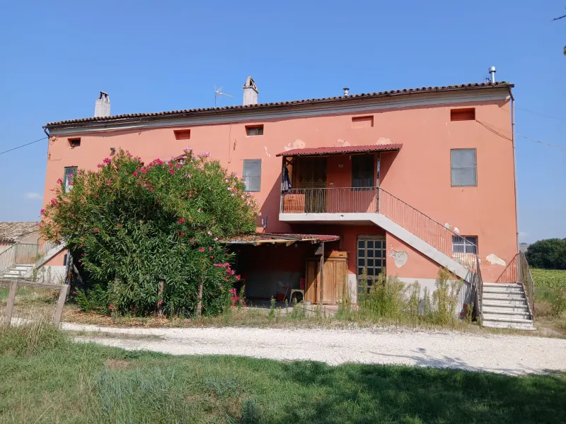 Casa singola con due appartamenti a Montelupone