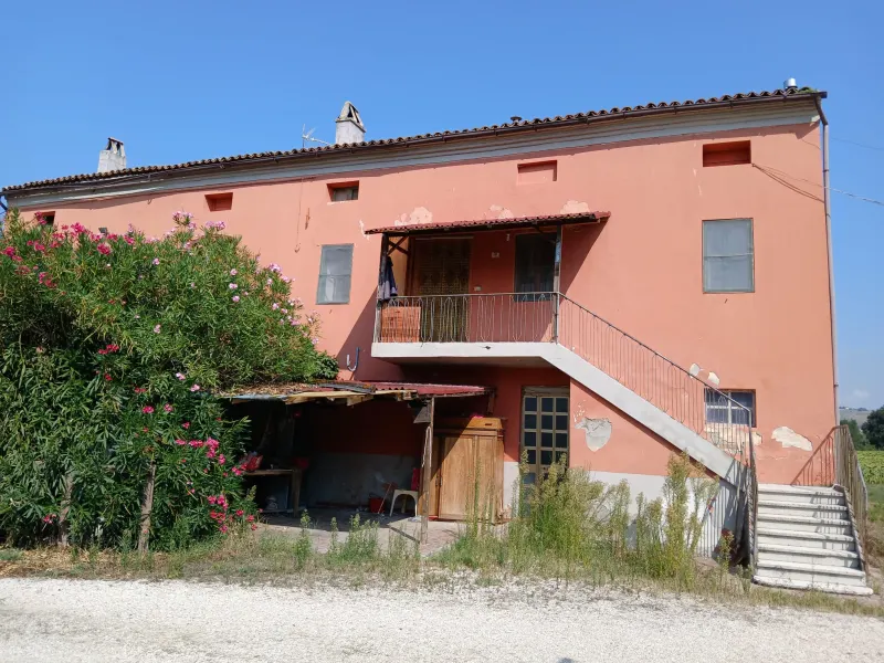 Casa singola con due appartamenti · foto 2