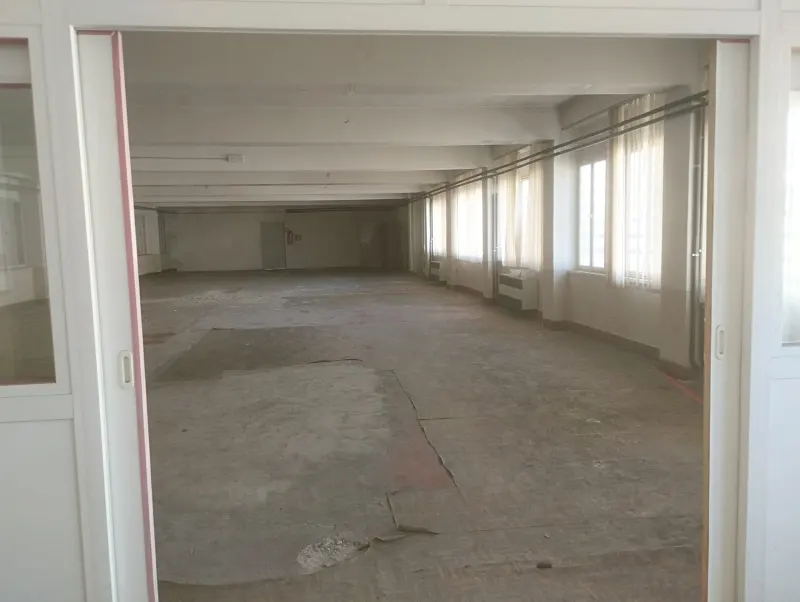 P.S.E. Affitto Locale di 430 Mq con Uffici, Bagno e Magazzino e Spazio Esterno. Valuta anche  VENDITA · foto 4