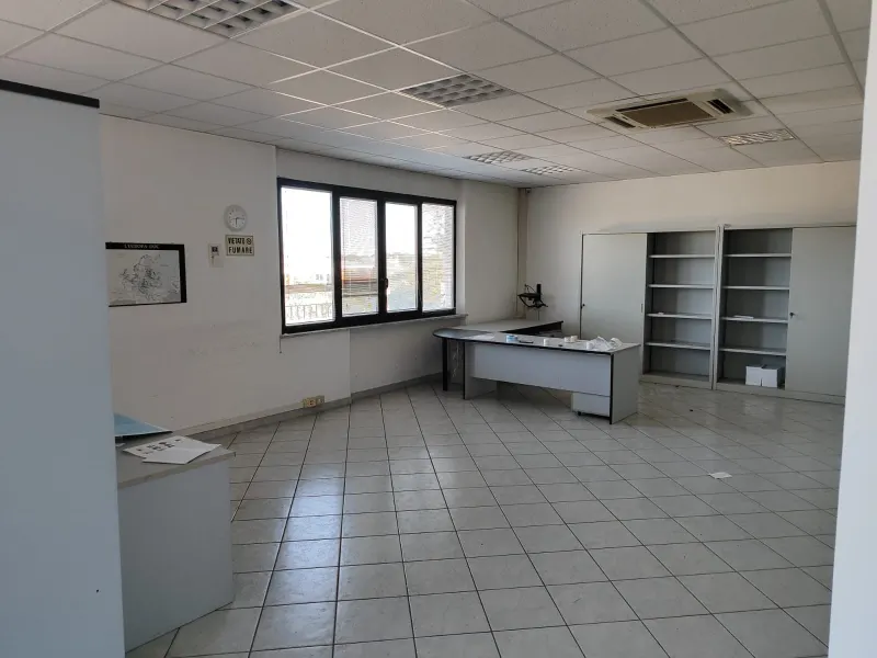 P.S.E. Locali Multifunzionali: Magazzino/Laboratorio/Negozio ampie Metrature PT,1P. Mq 900/500/300+170 Uffici Info Ag Rif Mc5-41738 · foto 2