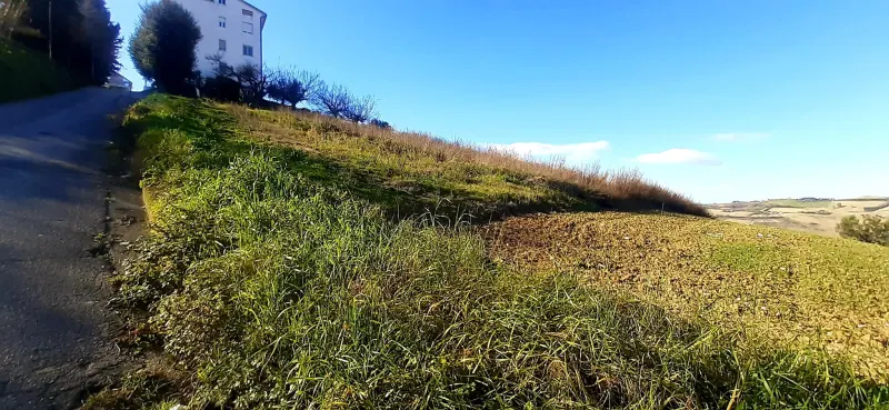 Terreno Edificabile Panoramico di 2920 Mq. Realizzabili 8760 Mc3 Destinazione: Residenziale di Completamento. Grazie alla Posizione strategica situata fra le due Aree di Viabilità Urbana ed Extraurbana, assume un' entità Polivalente · foto 4