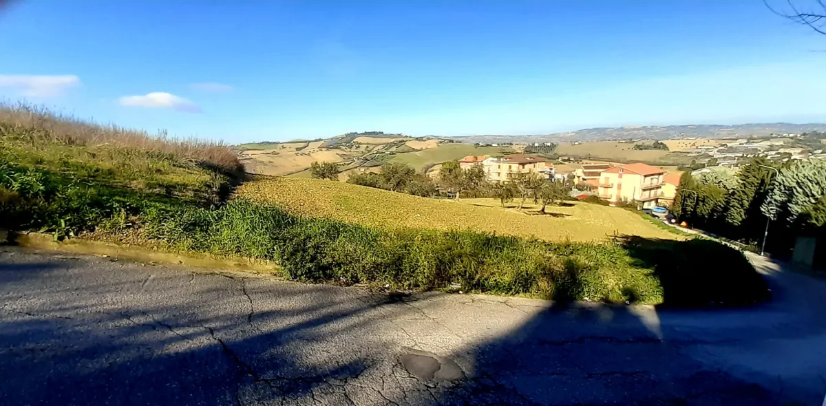 Terreno Edificabile Panoramico di 2920 Mq. Realizzabili 8760 Mc3 Destinazione: Residenziale di Completamento. Grazie alla Posizione strategica situata fra le due Aree di Viabilità Urbana ed Extraurbana, assume un' entità Polivalente · foto 8