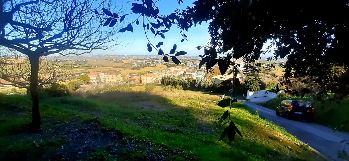 Terreno Edificabile Panoramico di 2920 Mq. Realizzabili 8760 Mc3 Destinazione: Residenziale di Completamento. Grazie alla Posizione strategica situata fra le due Aree di Viabilità Urbana ed Extraurbana, assume un' entità Polivalente · foto 9