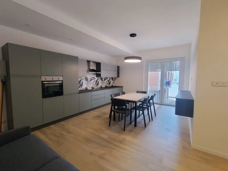 Appartamento nuovo, mai abitato. Eccellenti rifiniture. Trilocale con balcone piu' terrazzo esclusivo e posto auto' · foto 2