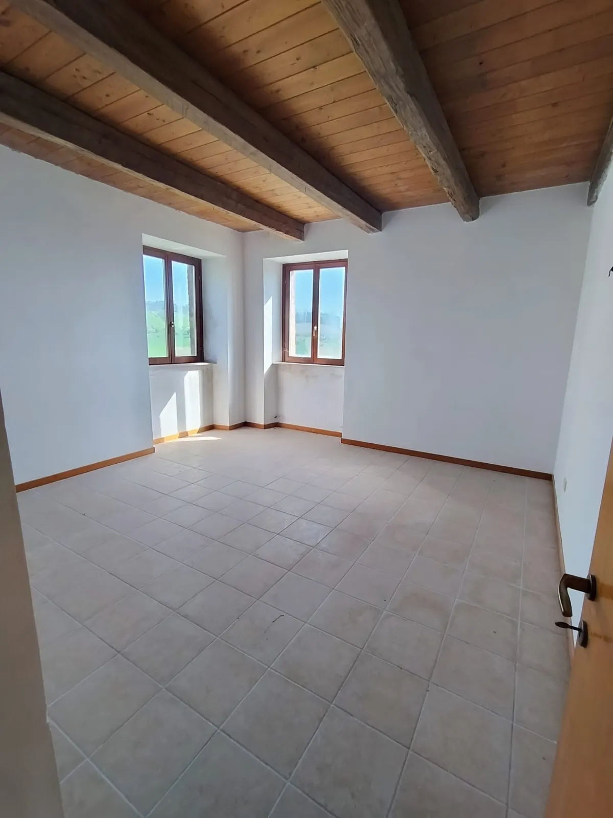 Casale di ampia metratura diviso in due unita' immobiliari piu' annesso per possibile  terza unita' immerso nel verde, in parte ristrutturato. · foto 15