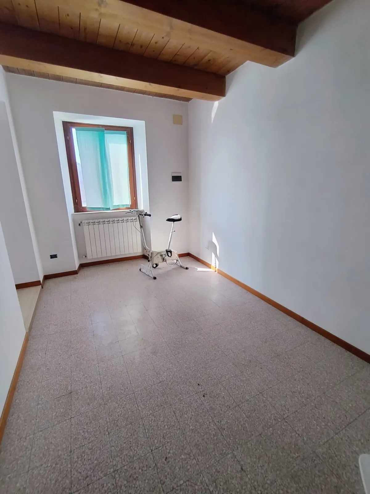 Casale di ampia metratura diviso in due unita' immobiliari piu' annesso per possibile  terza unita' immerso nel verde, in parte ristrutturato. · foto 20
