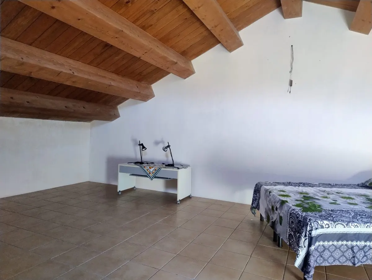 Casale di ampia metratura diviso in due unita' immobiliari piu' annesso per possibile  terza unita' immerso nel verde, in parte ristrutturato. · foto 23
