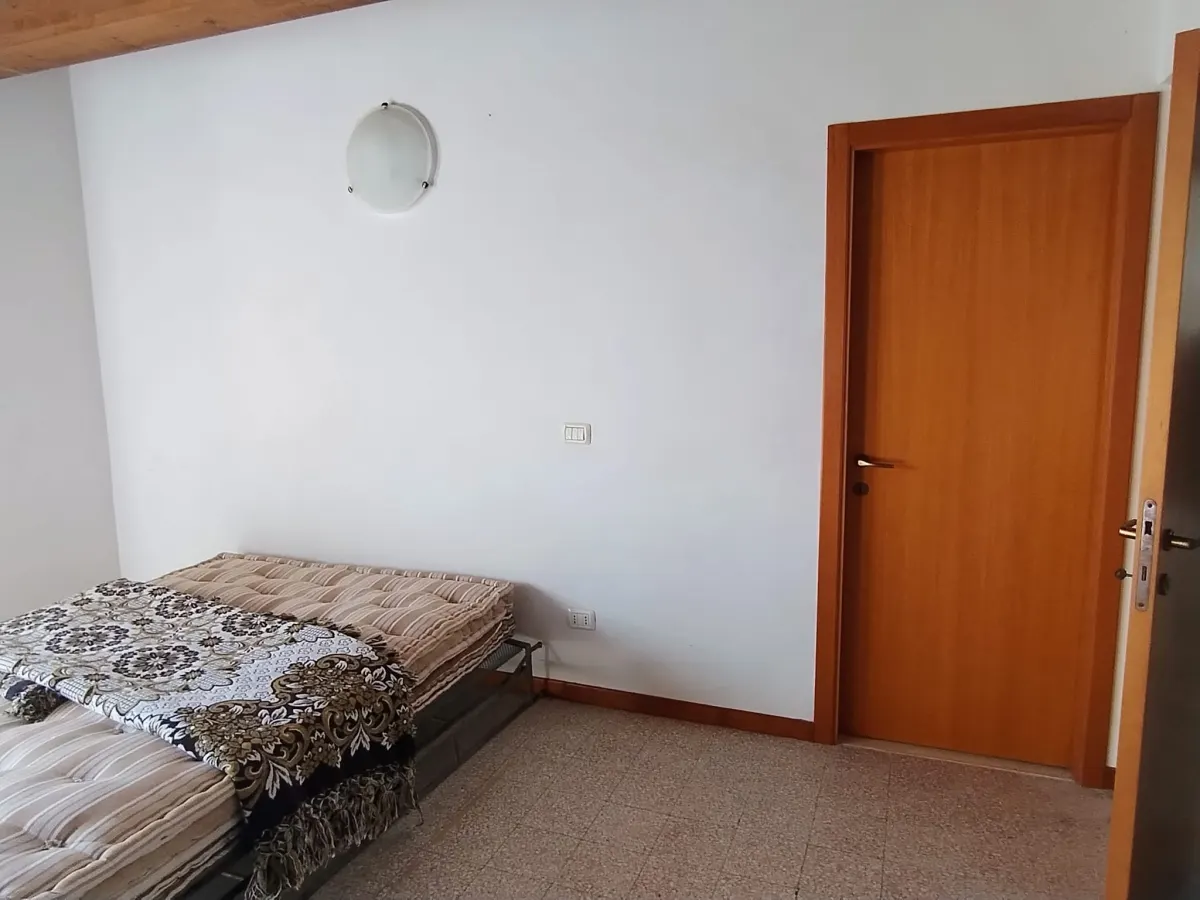 Casale di ampia metratura diviso in due unita' immobiliari piu' annesso per possibile  terza unita' immerso nel verde, in parte ristrutturato. · foto 25