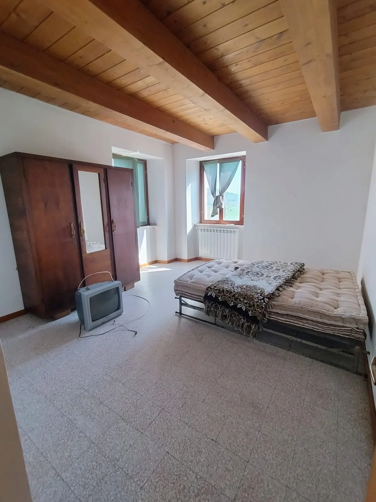 Casale di ampia metratura diviso in due unita' immobiliari piu' annesso per possibile  terza unita' immerso nel verde, in parte ristrutturato. · foto 29