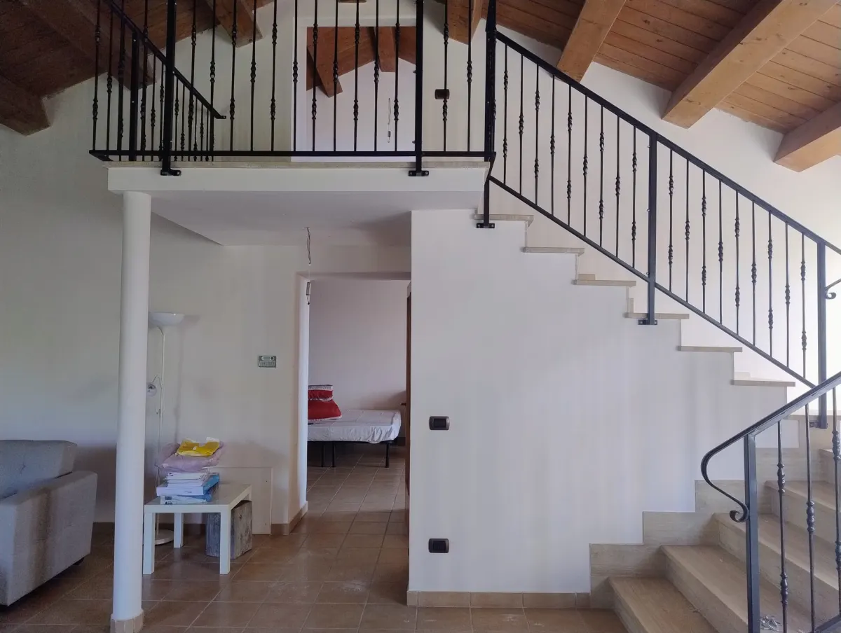 Casale di ampia metratura diviso in due unita' immobiliari piu' annesso per possibile  terza unita' immerso nel verde, in parte ristrutturato. · foto 34