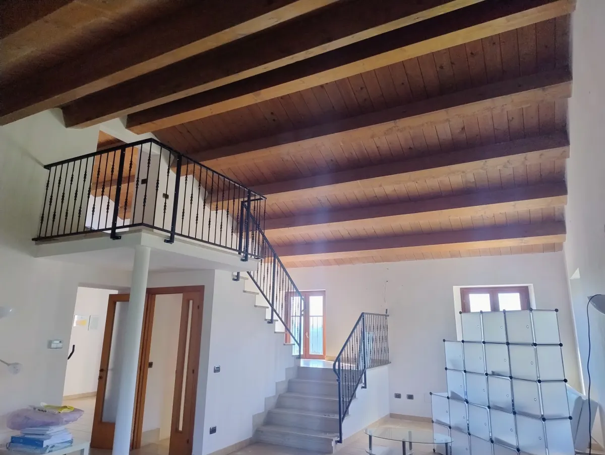 Casale di ampia metratura diviso in due unita' immobiliari piu' annesso per possibile  terza unita' immerso nel verde, in parte ristrutturato. · foto 36