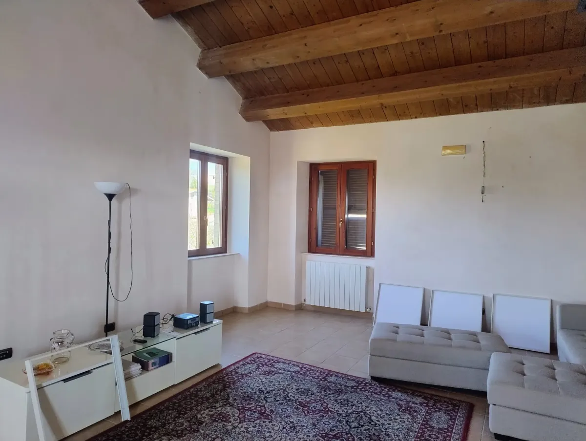 Casale di ampia metratura diviso in due unita' immobiliari piu' annesso per possibile  terza unita' immerso nel verde, in parte ristrutturato. · foto 37