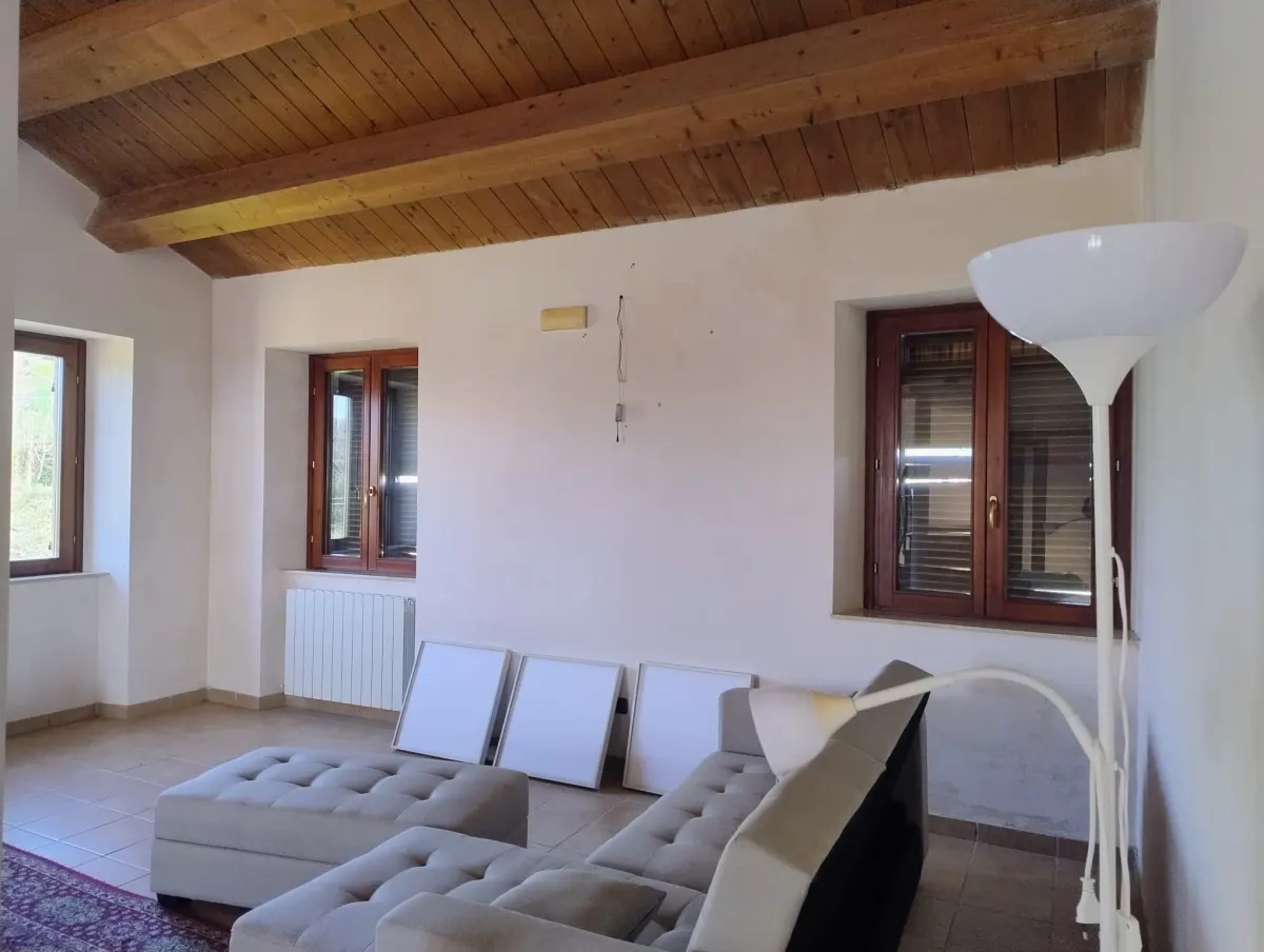 Casale di ampia metratura diviso in due unita' immobiliari piu' annesso per possibile  terza unita' immerso nel verde, in parte ristrutturato. · foto 38