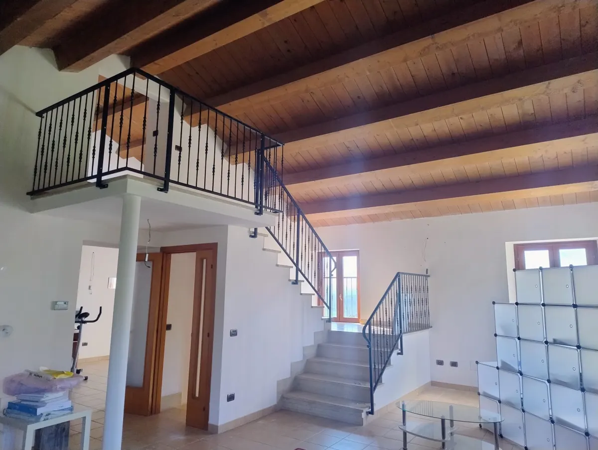 Casale di ampia metratura diviso in due unita' immobiliari piu' annesso per possibile  terza unita' immerso nel verde, in parte ristrutturato. · foto 40