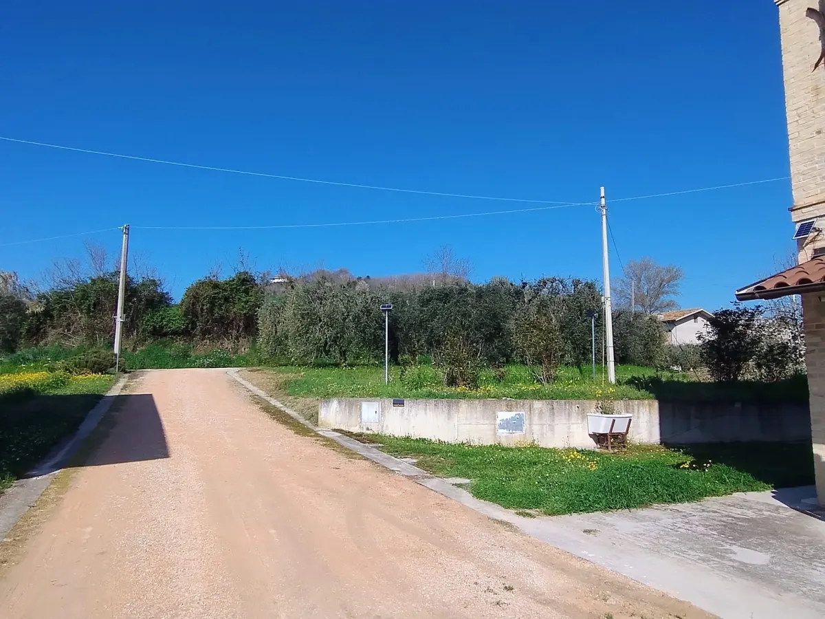 Casale di ampia metratura diviso in due unita' immobiliari piu' annesso per possibile  terza unita' immerso nel verde, in parte ristrutturato. · foto 44
