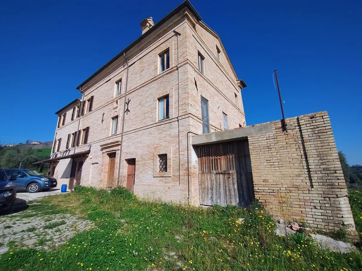 Casale di ampia metratura diviso in due unita' immobiliari piu' annesso per possibile  terza unita' immerso nel verde, in parte ristrutturato. · foto 45