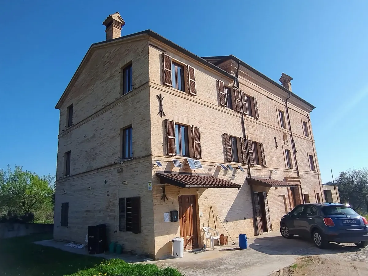 Casale di ampia metratura diviso in due unita' immobiliari piu' annesso per possibile  terza unita' immerso nel verde, in parte ristrutturato. · foto 52