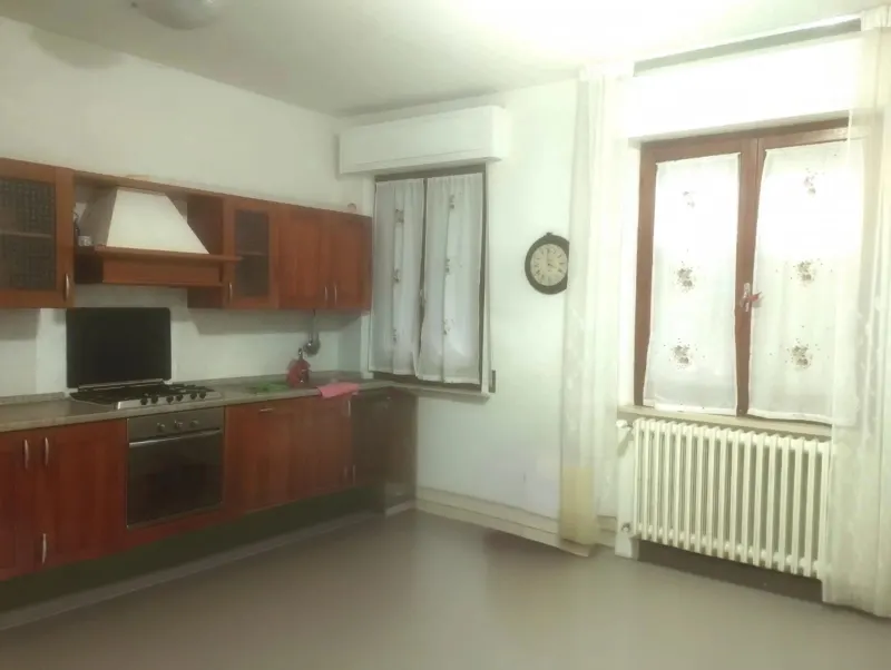 Appartamento di 60 Mq 2°P composto da Ingresso, Soggiorno, Cucina, 2 Camere matrimoniali e Bagno Nuovo. Completa di Soffitta 14 Mq. possibilità di Acquisto.  Info in Agenzia. · foto 3