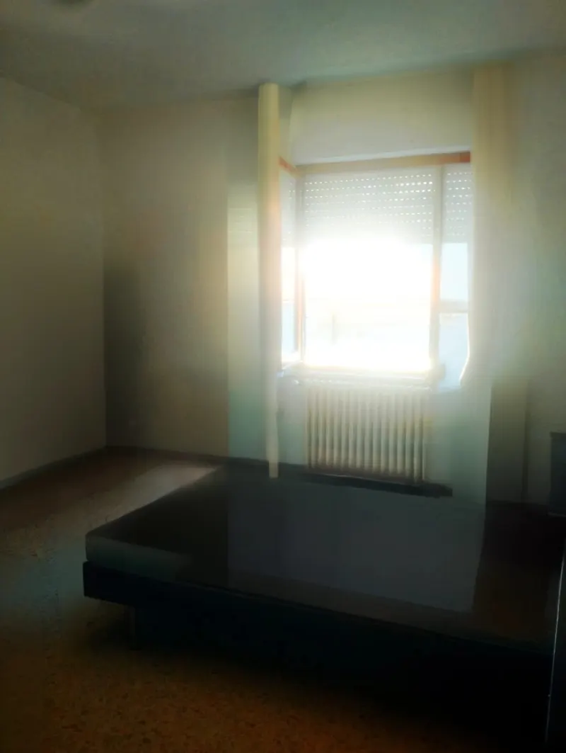Appartamento di 60 Mq 2°P composto da Ingresso, Soggiorno, Cucina, 2 Camere matrimoniali e Bagno Nuovo. Completa di Soffitta 14 Mq. possibilità di Acquisto.  Info in Agenzia. · foto 4