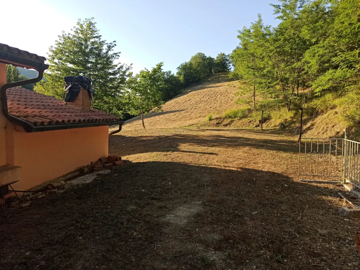 Abitazione indipendente a 2 Km. dalle piste da sci, mq. 135 ca. + mq. 100 di  annesso con 30.000 mq.. di terreno. · foto 22