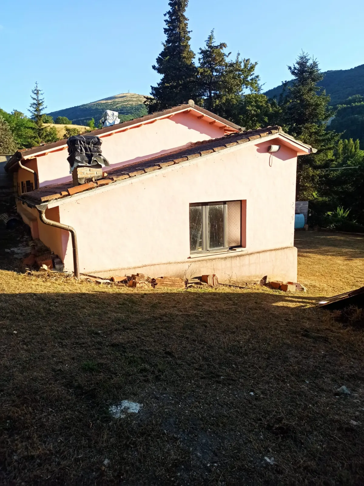 Abitazione indipendente a 2 Km. dalle piste da sci, mq. 135 ca. + mq. 100 di  annesso con 30.000 mq.. di terreno. · foto 28