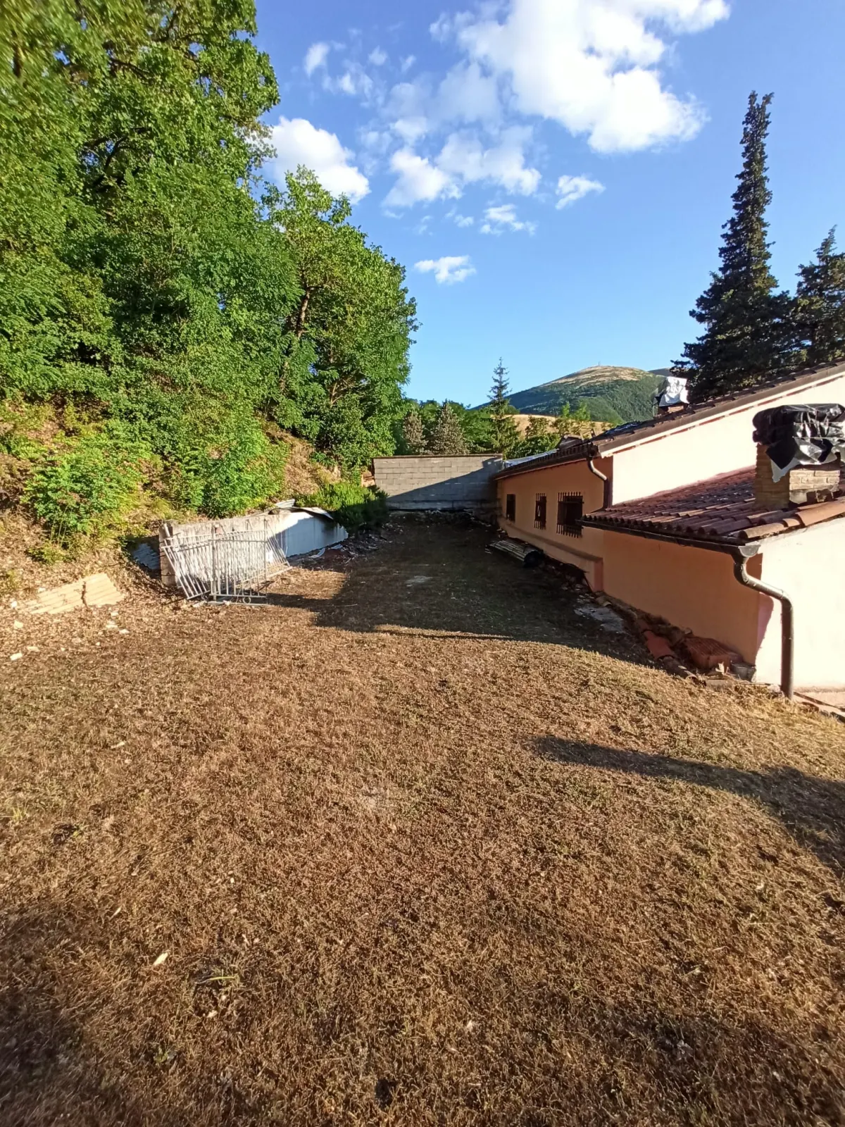 Abitazione indipendente a 2 Km. dalle piste da sci, mq. 135 ca. + mq. 100 di  annesso con 30.000 mq.. di terreno. · foto 34