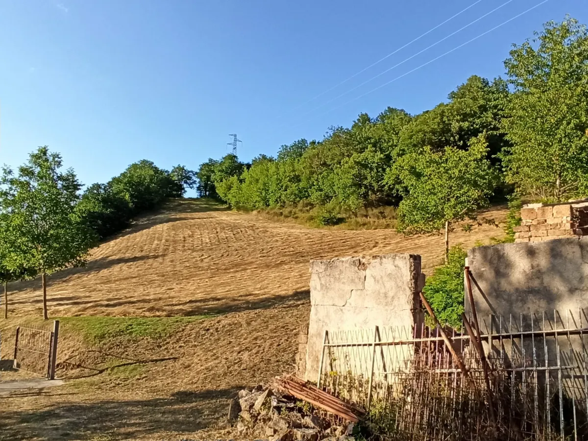 Abitazione indipendente a 2 Km. dalle piste da sci, mq. 135 ca. + mq. 100 di  annesso con 30.000 mq.. di terreno. · foto 37
