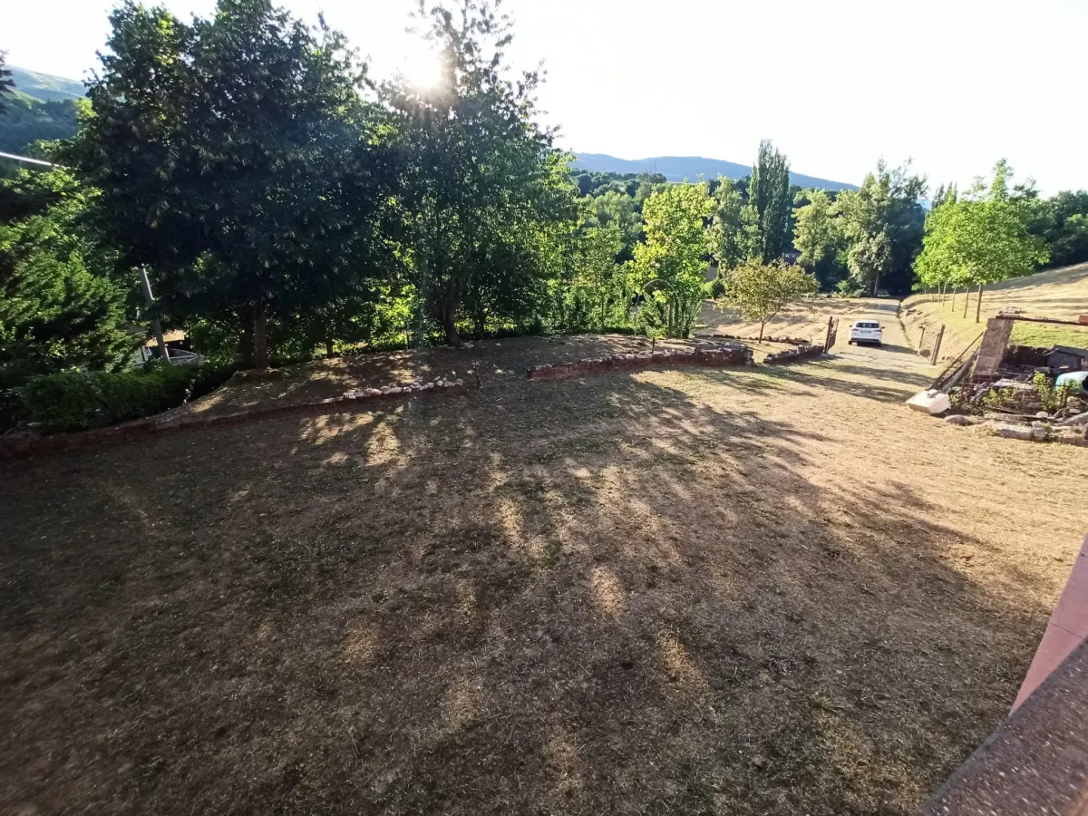 Abitazione indipendente a 2 Km. dalle piste da sci, mq. 135 ca. + mq. 100 di  annesso con 30.000 mq.. di terreno. · foto 40