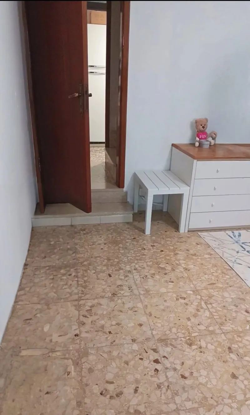 Casa semi-indipendente di 100mq Cielo Terra, su più livelli con 250 mq Corte/Giardino, P. Auto. Garage circa 25 mq Recintata. · foto 3