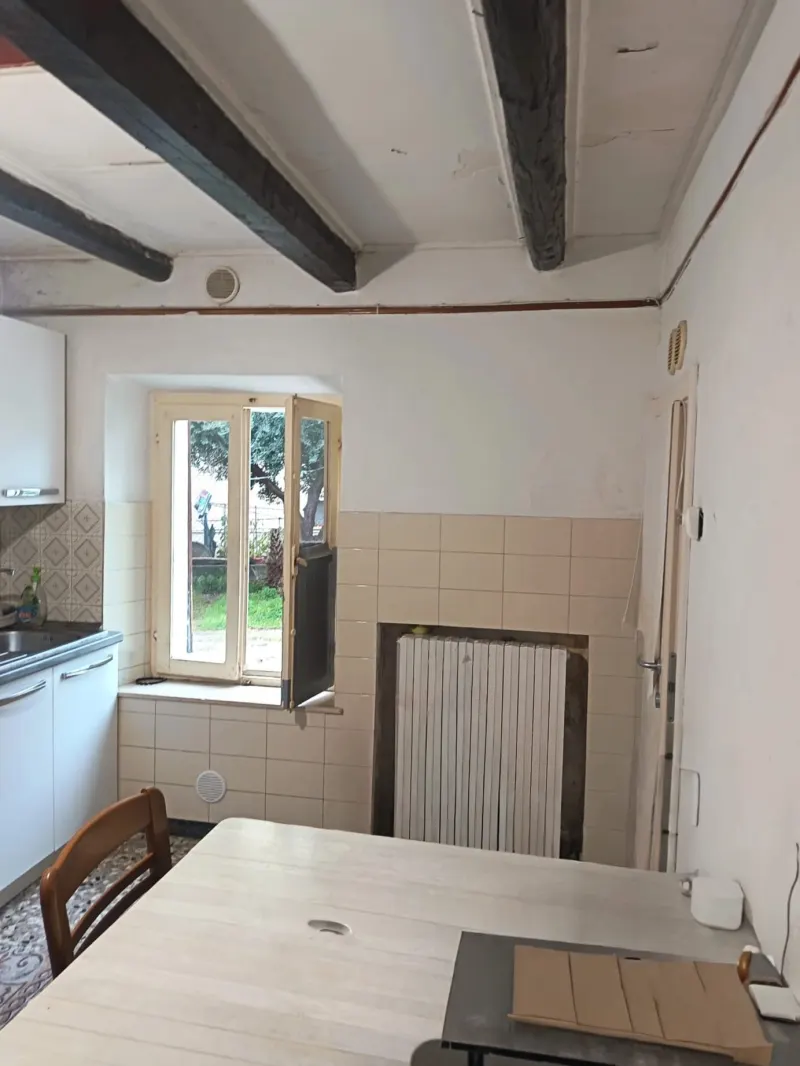 Casa semi-indipendente di 100mq Cielo Terra, su più livelli con 250 mq Corte/Giardino, P. Auto. Garage circa 25 mq Recintata. · foto 4