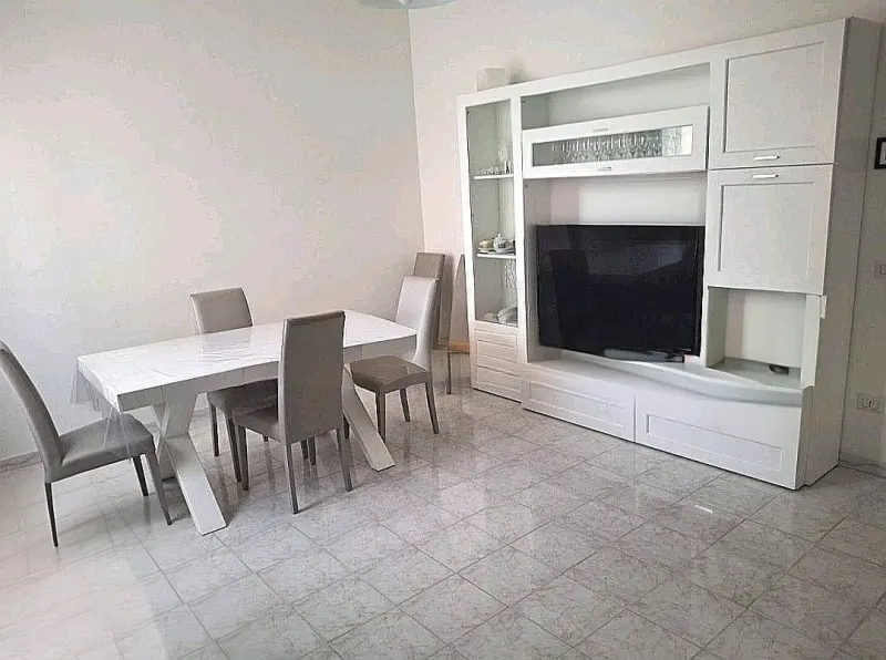 Appartamento di 75Mq H.310, Ingresso,Soggiorno, Cucina, Bagno. Ampia Corte con GARAGE di 25Mq. · foto 3