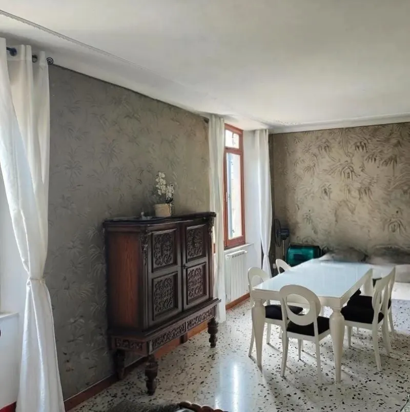 Appartamento 2°P 120Mq, 2 balconi da 10 Mq ognuno, Soggiorno;Cucina,3 Camere M.,2bagni. · foto 2