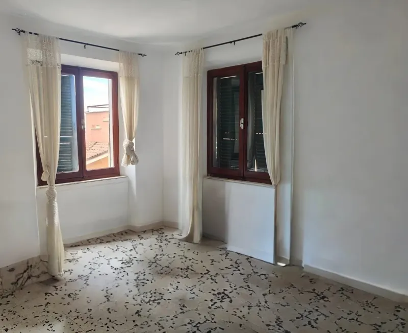 Appartamento 2°P 120Mq, 2 balconi da 10 Mq ognuno, Soggiorno;Cucina,3 Camere M.,2bagni. · foto 3