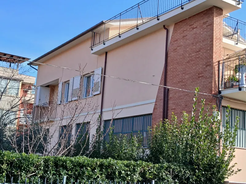 Appartamento di 160 mq con terrazza e garage di140 mq · foto 3