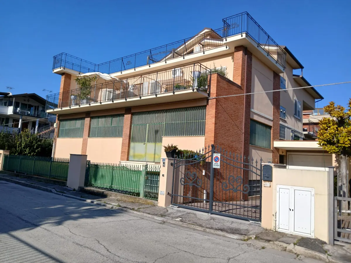 Appartamento di 160 mq con terrazza e garage di140 mq · foto 24