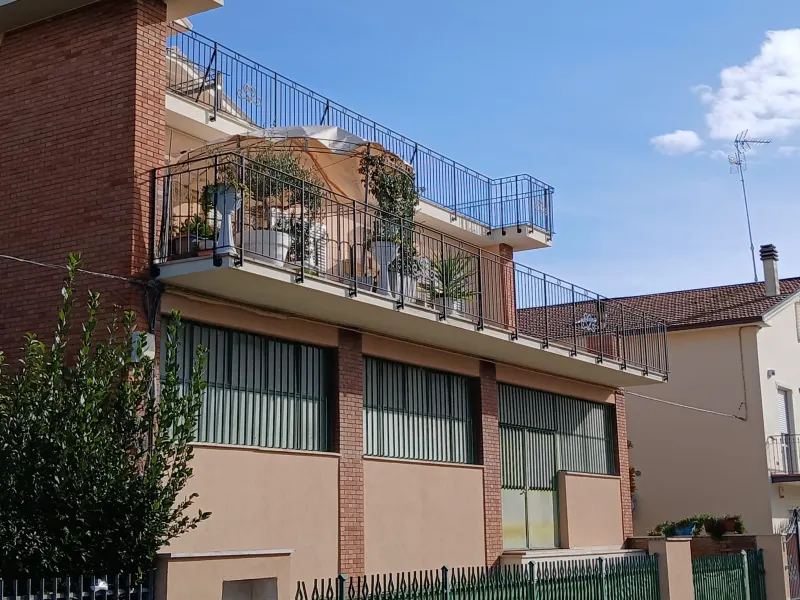 Appartamento di 160 mq con terrazza e garage di140 mq · foto 4