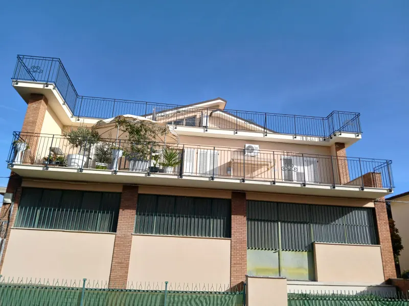 Appartamento di 160 mq con terrazza e garage di140 mq · foto 5