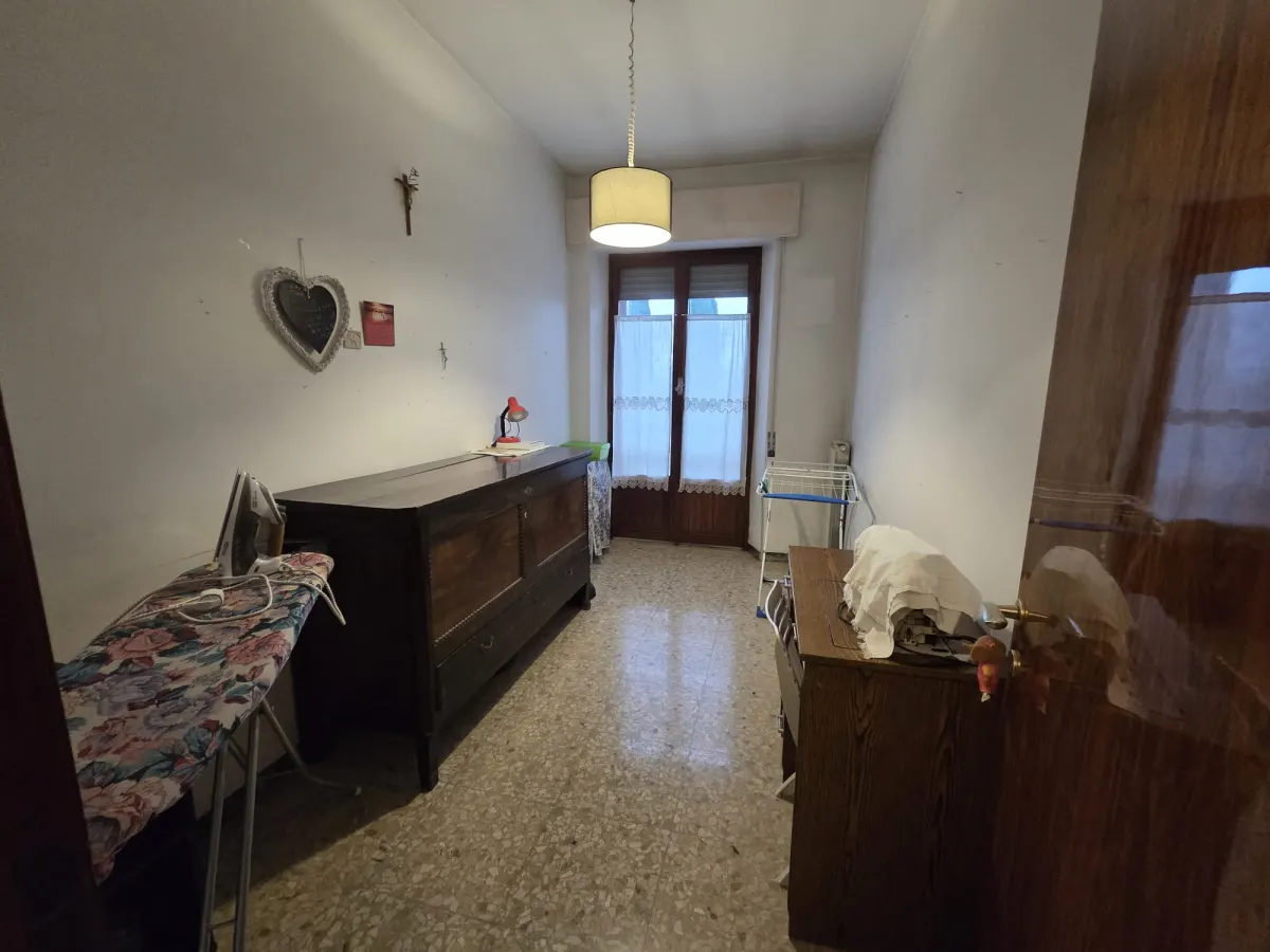 Appartamento ampia metratura in bifamigliare, secondo piano senza ascensore con piccolo garage, soffitta e corte. · foto 15