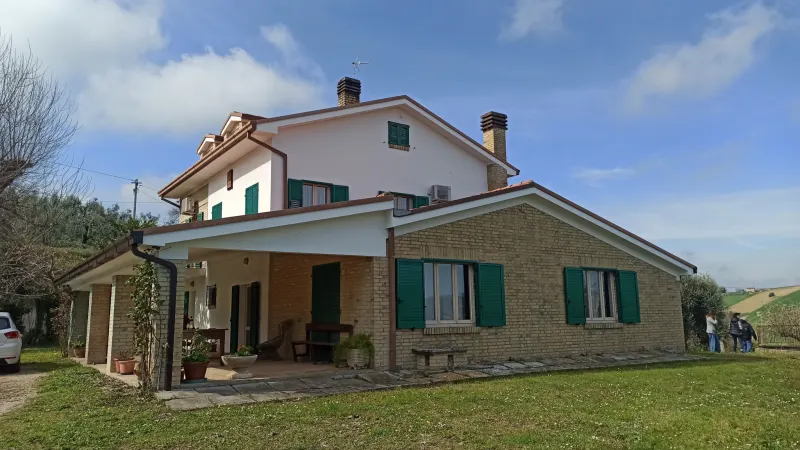 Villino nel Fermano con vista mare a Lapedona