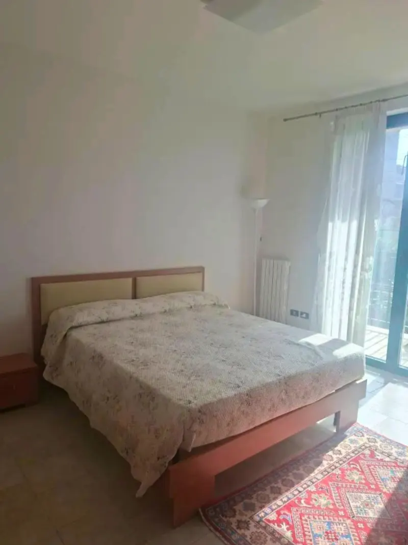 Appartamento 120 mq prima fila mare con parcheggio auto privato. Soluzione predisposta per dividere in due appartamenti · foto 5