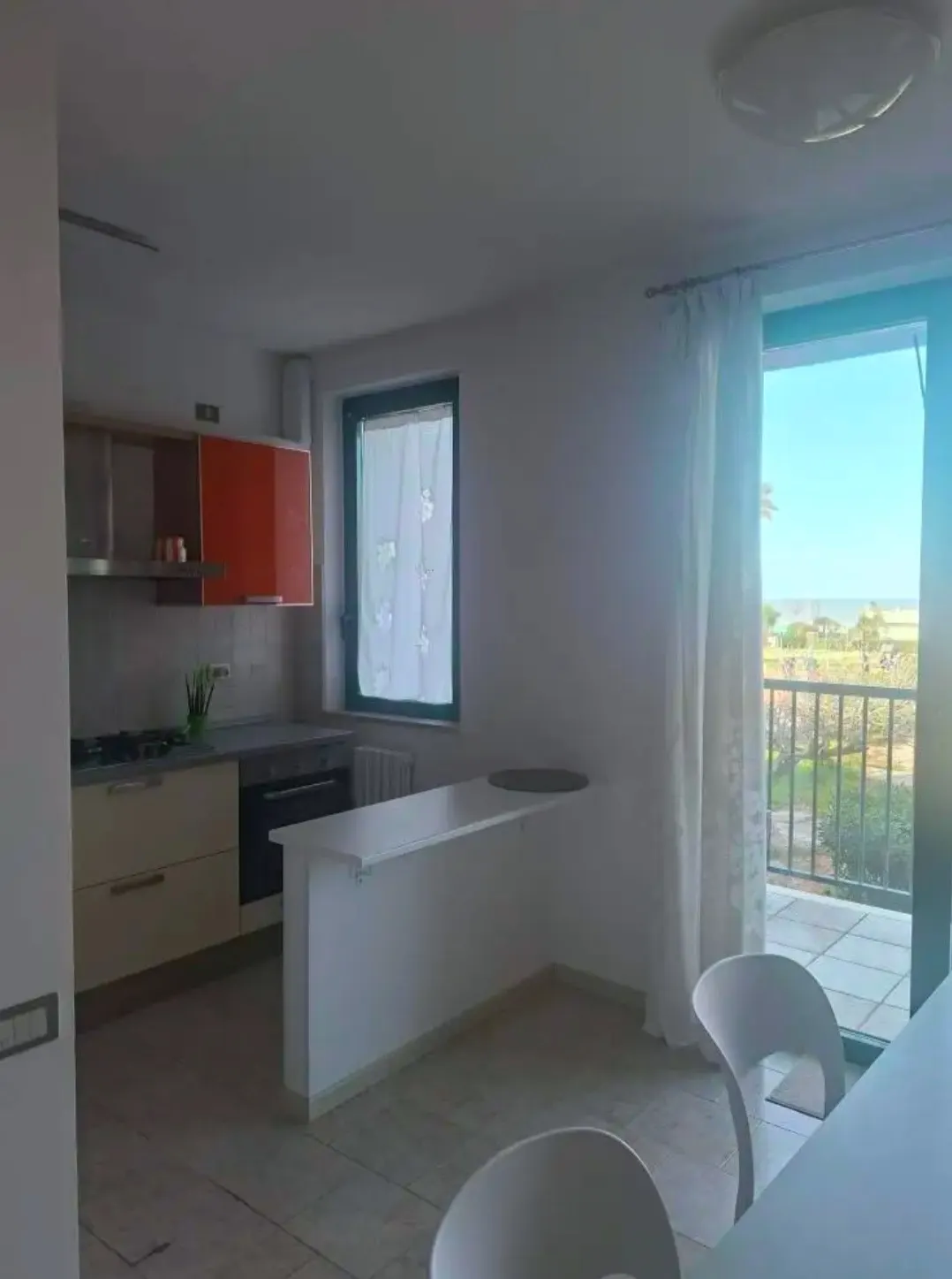 Appartamento 120 mq prima fila mare con parcheggio auto privato. Soluzione predisposta per dividere in due appartamenti · foto 7