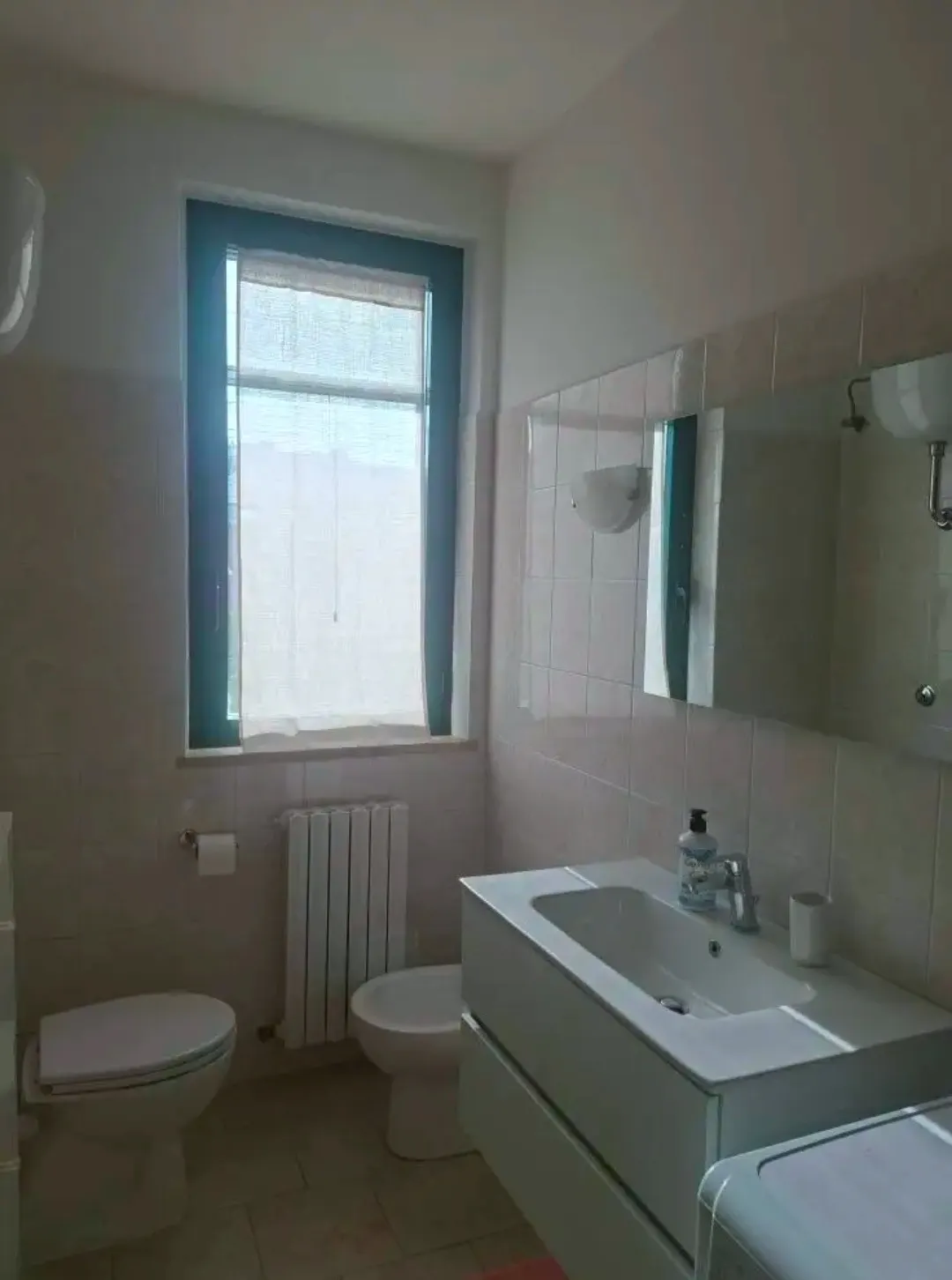 Appartamento 120 mq prima fila mare con parcheggio auto privato. Soluzione predisposta per dividere in due appartamenti · foto 8