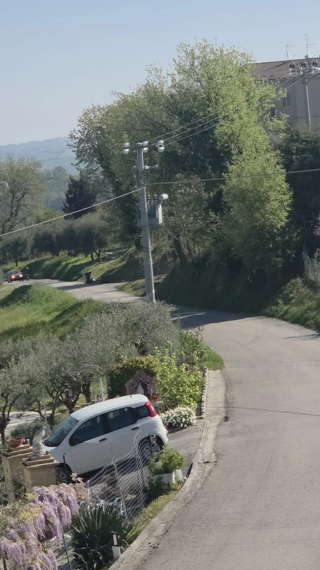 Abitazione indipendente di ampia metratura diviso 3 appartamenti con 3 garage e laboratorio di mq. 100 trasformabile in civile abitazione, corte e giardino.  Da ristrutturare Da ristrutturare · foto 17