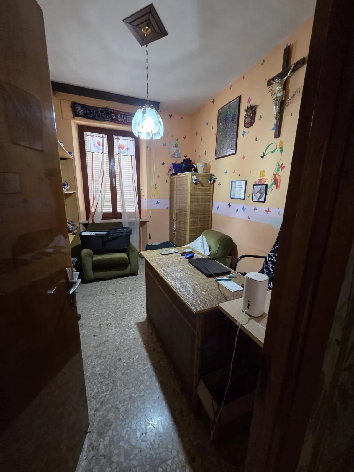 Abitazione indipendente di ampia metratura diviso 3 appartamenti con 3 garage e laboratorio di mq. 100 trasformabile in civile abitazione, corte e giardino.  Da ristrutturare Da ristrutturare · foto 21