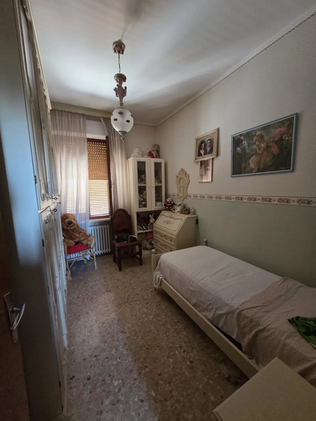 Abitazione indipendente di ampia metratura diviso 3 appartamenti con 3 garage e laboratorio di mq. 100 trasformabile in civile abitazione, corte e giardino.  Da ristrutturare Da ristrutturare · foto 30
